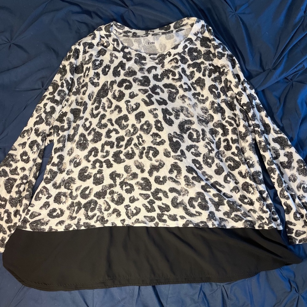 EVRI 4X Leopard Tunic Top